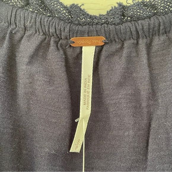 Free People Persuasion Embroidered Dark Navy Boho Top Size S NWT - Picture 4 of 10